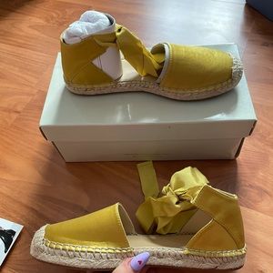 NIB Marc Fisher Valicia Espadrilles Yellow Satin